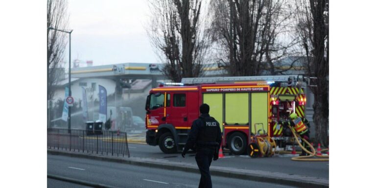 Des explosions secouent une station-service à Annecy