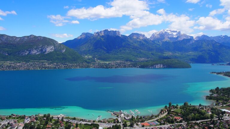 Au lac d’Annecy, une pollution invisible met en cause l’usure des pneus