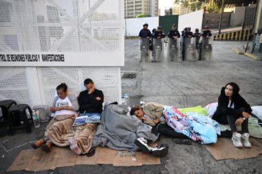 À Caracas, des proches de détenus politiques lancent une grève de la faim après un nouveau report de la loi d’amnistie