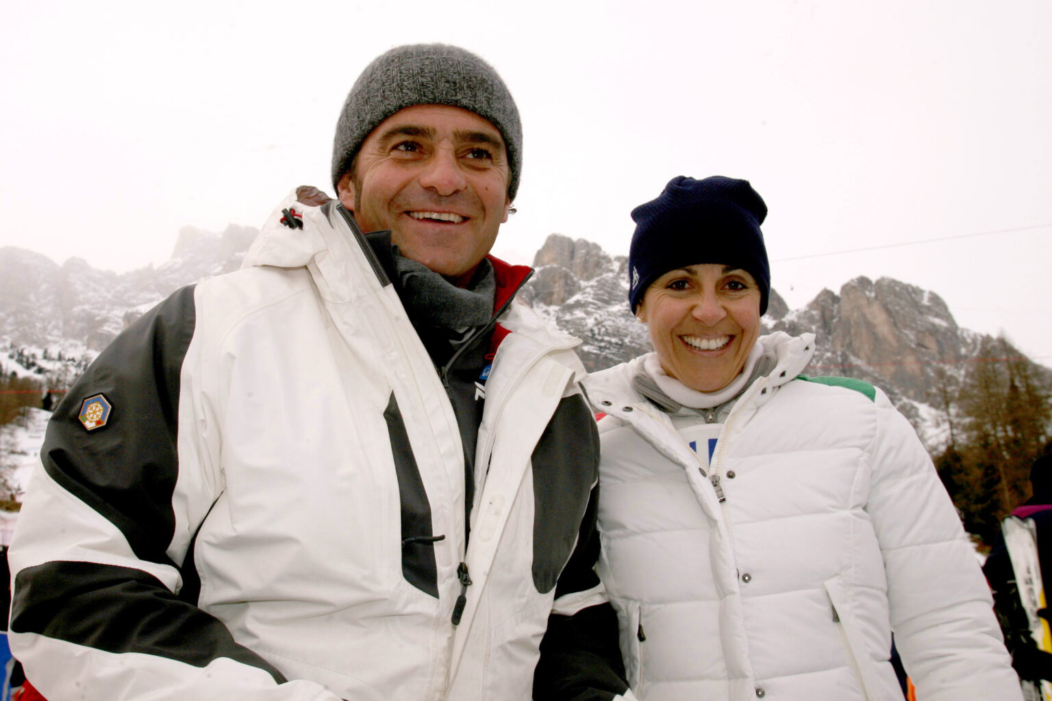 — Jeux Olympiques d’hiver 2026: Alberto Tomba et Deborah Compagnoni allumeront la flamme