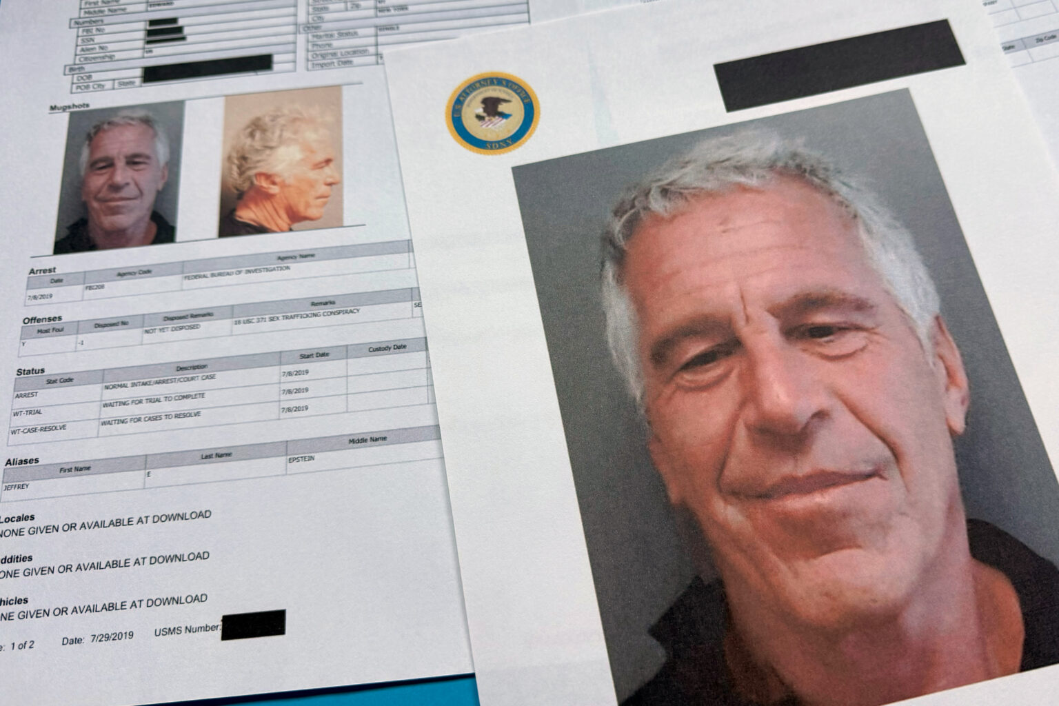 De Elon Musk à Bill Clinton : le “who’s who” des hommes puissants cité dans les fichiers Epstein
