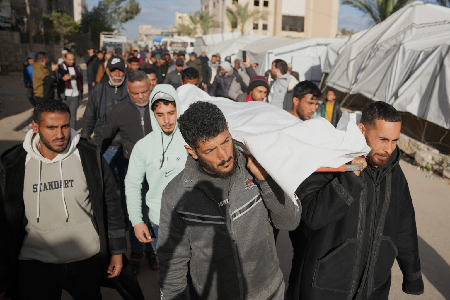 Frappes israéliennes à Gaza: 21 morts malgré un cessez-le-feu qui reste fragile