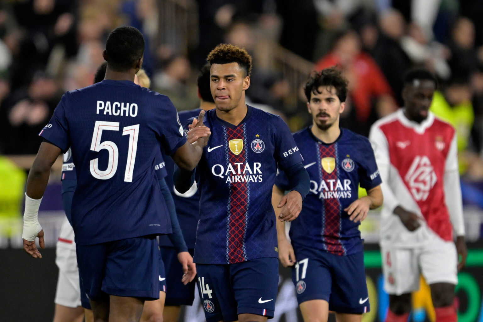 — Barrages de la Ligue des champions : le PSG se fait peur mais gagne à Monaco (2-3), prenant une option pour la qualification