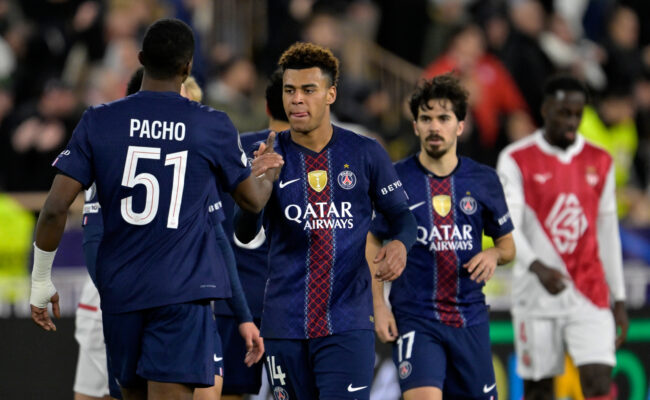 — Barrages de la Ligue des champions : le PSG se fait peur mais gagne à Monaco (2-3), prenant une option pour la qualification