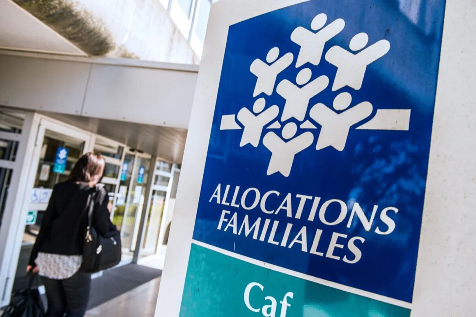 Allocations familiales : la majoration repoussée à 18 ans pour financer le congé de naissance