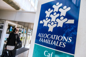 Allocations familiales : la majoration repoussée à 18 ans pour financer le congé de naissance
