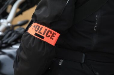 Angers : un fonctionnaire de police poursuivi après un tir lors d’une arrestation