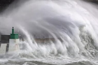 La tempête Nils : un deuxième décès et encore 450 000 foyers sans courant