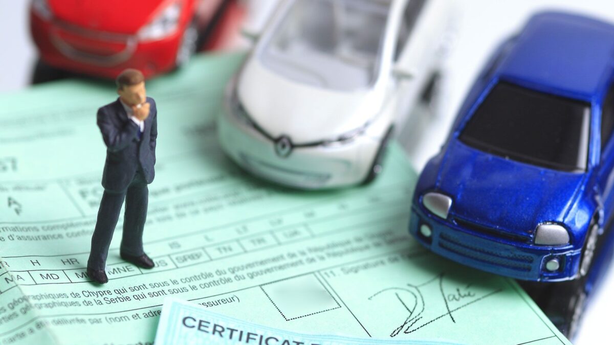 Assurance auto - les primes flambent de 8 % en 2026 et dépassent largement les prévisions