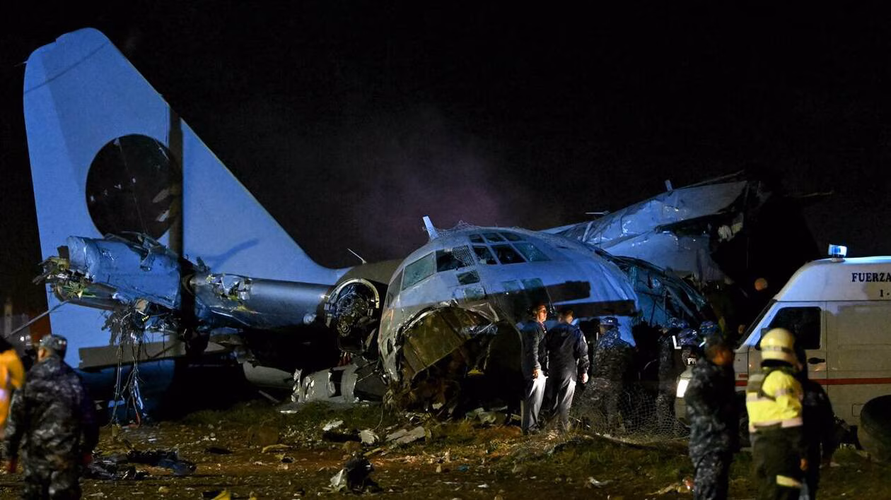 Bolivia: Military plane carrying cash crashes, at least 20 dead and scenes of looting