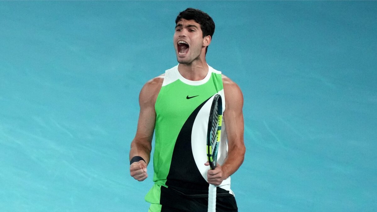 Carlos Alcaraz remporte l'Open d'Australie et devient le plus jeune joueur à réaliser un Grand Chelem