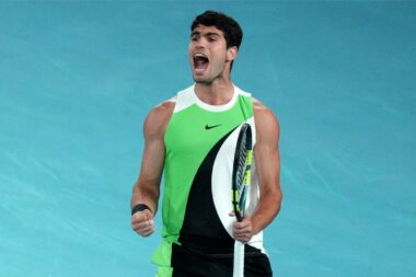 Carlos Alcaraz remporte l'Open d'Australie et devient le plus jeune joueur à réaliser un Grand Chelem