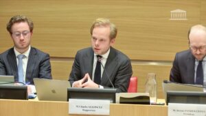 Mais de quoi ont-elles peur ? 350 personnalités signent une pétition contre Charles Alloncle, visiblement gênées par les révélations sur France Télévisions. (LCP)