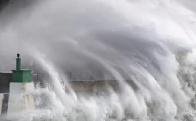 Tempête Nils : jusqu’à 170 km/h dans le sud, vents d’une rare violence en Méditerranée