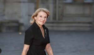 Remaniement : Lecornu attend, Dati toujours en poste, Catherine Pégard préssenti à la Culture