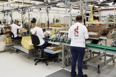 Droits de douane, euro fort, yuan faible : comment la guerre commerciale mondiale broie nos industriels