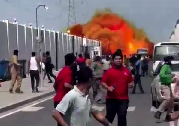 Iran - The impressive video of a missile falling near civilians in Qatar