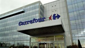 Carrefour mise sur l’IA et la transformation des hypermarchés pour réduire ses coûts