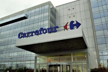 Carrefour mise sur l’IA et la transformation des hypermarchés pour réduire ses coûts