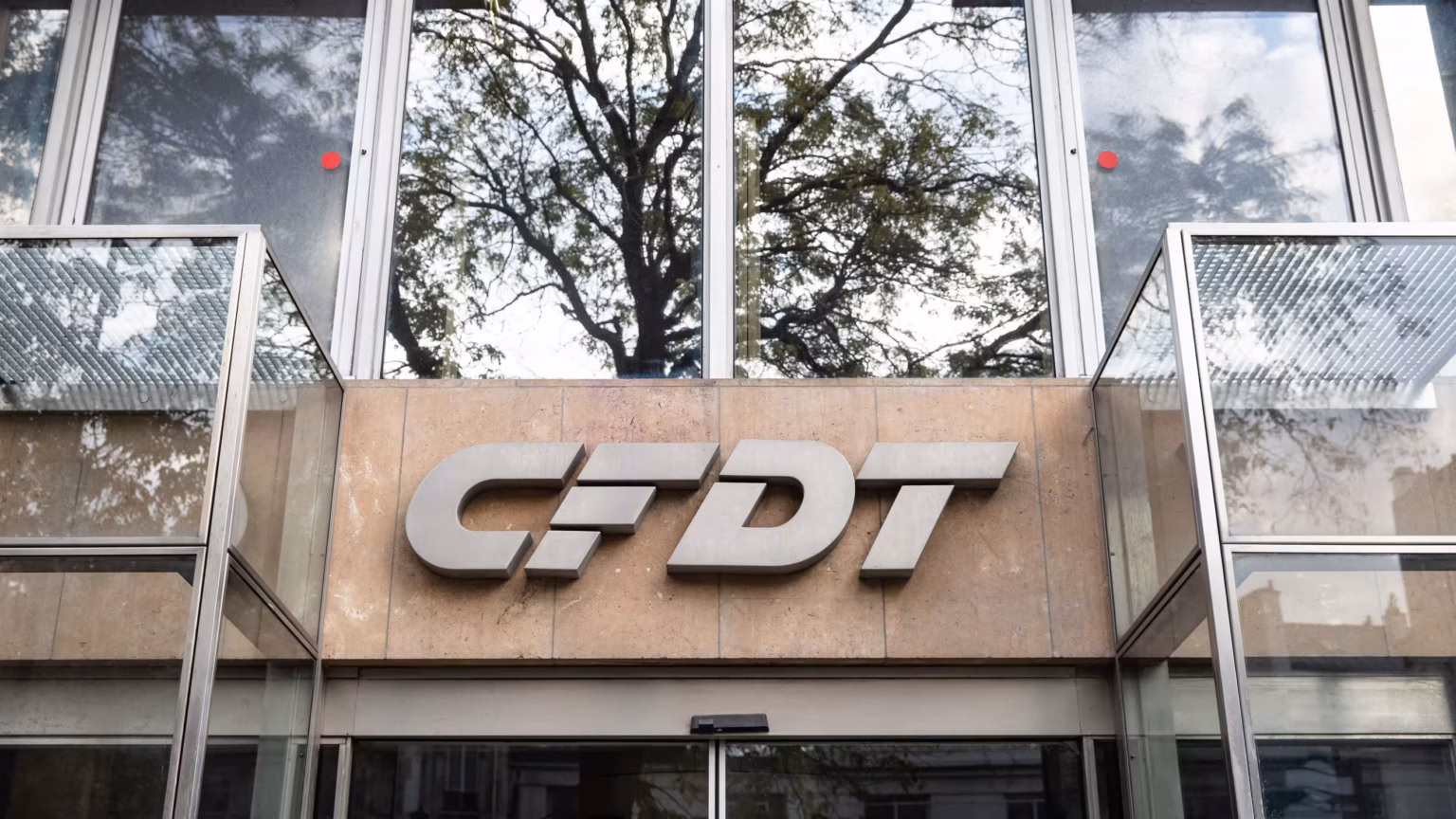 Youth employment contracts: the CFDT rejects the employers' proposal