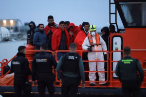 Des migrants secourus au large des Baléares, fin des recherches pour des embarcations disparues (AP)