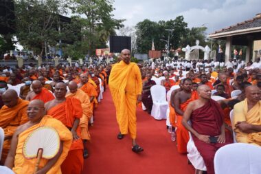 Des moines bouddhistes manifestent à Colombo pour réclamer un rôle accru dans les affaires de l’État (AP)