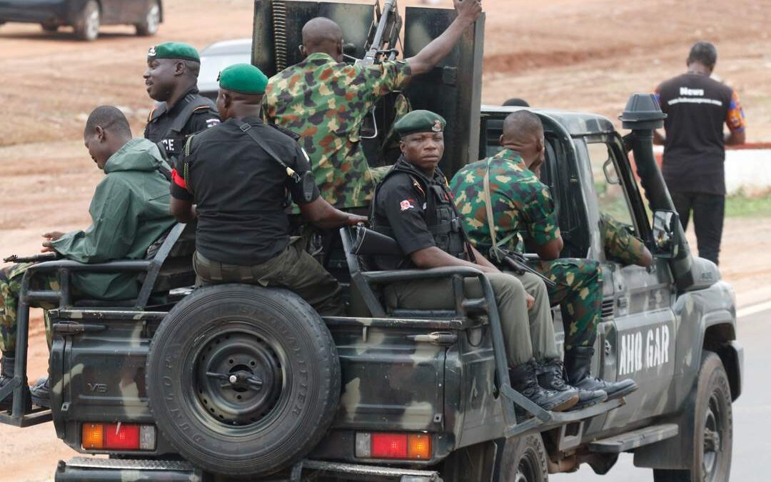 Des raids à l’aube au Niger font au moins 32 morts après des attaques armées contre trois villages (AP)