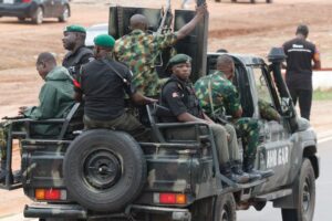 Des raids à l’aube au Niger font au moins 32 morts après des attaques armées contre trois villages (AP)