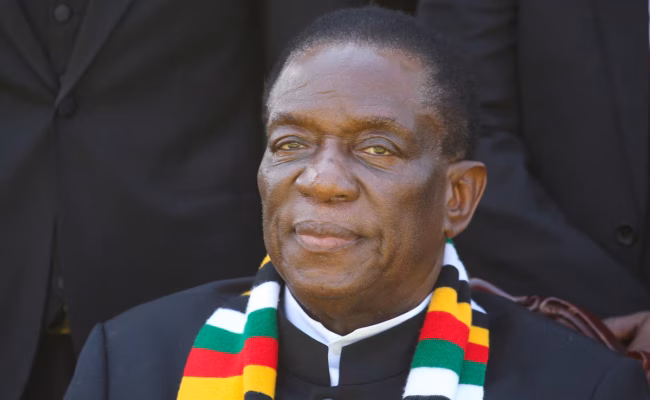 Des vétérans de la guerre du Zimbabwe saisissent la justice contre la prolongation du mandat de Mnangagwa (AP)