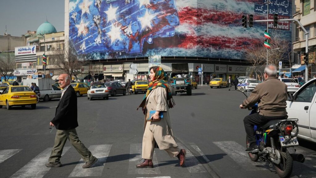 En Iran, de nouvelles manifestations étudiantes éclatent lors de cérémonies de deuil (AP)