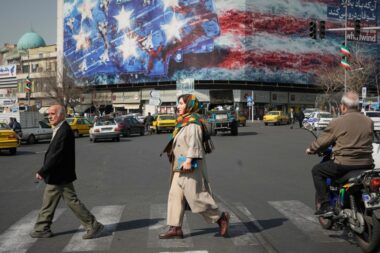 En Iran, de nouvelles manifestations étudiantes éclatent lors de cérémonies de deuil (AP)