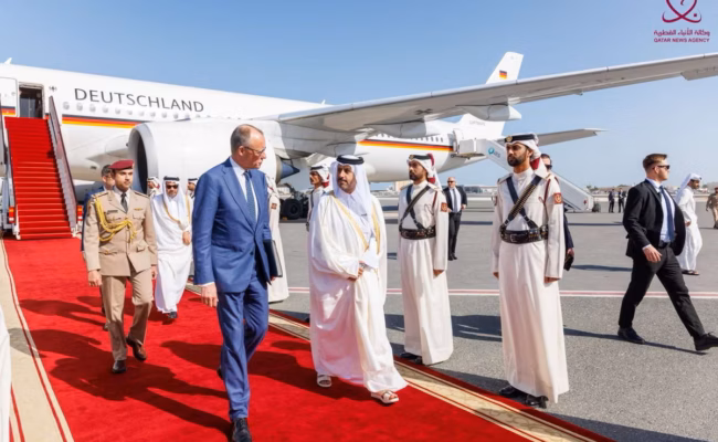 En déplacement dans le Golfe, Merz alerte sur le risque d’une nouvelle escalade avec l’Iran