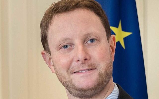 L'Europe face à la Chine: Clément Beaune plaide pour une taxe douanière de 30%