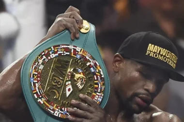 — Floyd Mayweather annonce vouloir reprendre des combats professionnels