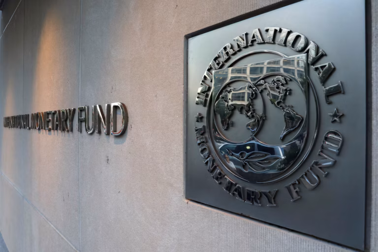 Fonds monétaire international approuve un prêt de 8,1 milliards de dollars à l’Ukraine (AP)