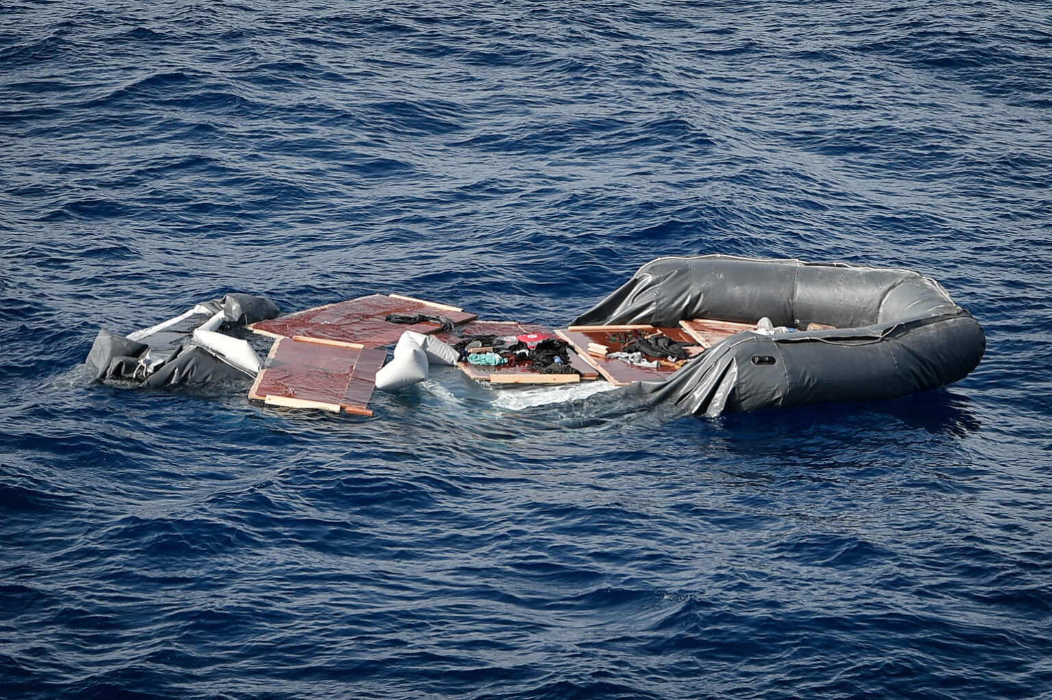 Grèce : au moins trois morts après le naufrage d’un bateau de migrants au large de la Crète