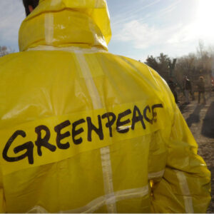 Greenpeace condamnée à verser 345 millions de dollars à l’exploitant d’un oléoduc