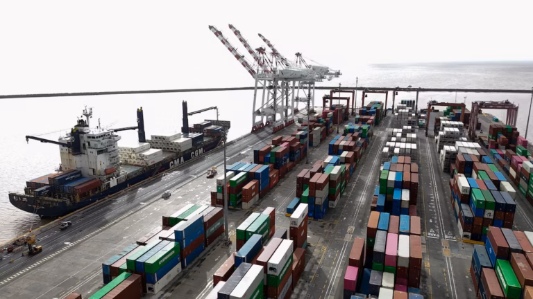 Grève choc en Argentine - les travailleurs maritimes paralysent les ports pendant 48 heures (AP)