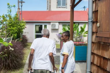 Guadeloupe : un dispositif mobile pour accompagner les malades d’Alzheimer dans le sud Basse-Terre