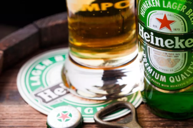 Heineken, le numéro deux mondial de la bière, va lancer un plan d’économies et prévoit jusqu’à 6 000 suppressions de postes
