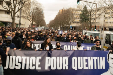 Hommage à Quentin Deranque : après des saluts nazis et des propos racistes, deux enquêtes ouvertes