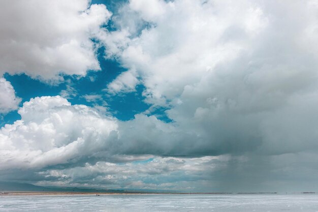 Douceur exceptionnelle mais retour des nuages par le nord-ouest