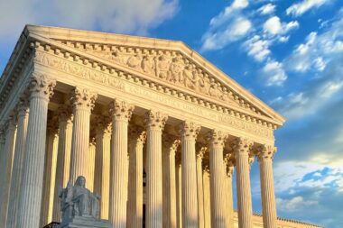 Incertitudes persistantes pour les entreprises après l’invalidation des droits de douane de Trump (AP)