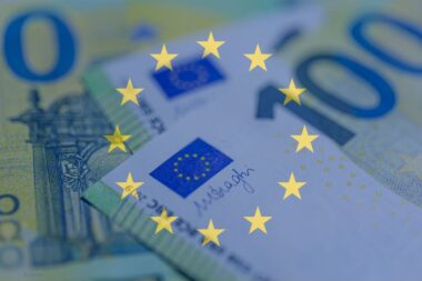 Investissements mondiaux : record à 1 500 milliards d’euros, l’Europe et la France à la traîne