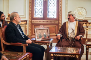 Iran–États-Unis - un haut conseiller de Téhéran en déplacement à Oman avant de nouveaux pourparlers (AP)