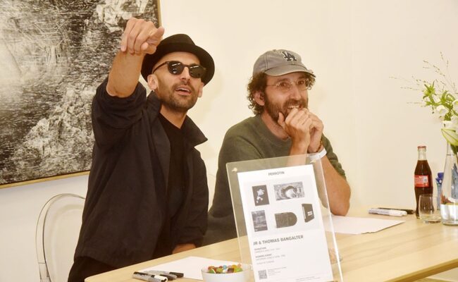 JR et l'ex Daft Punk Thomas Bangalter métamorphosent le Pont-Neuf en installation immersive