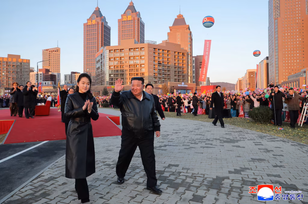 Kim Jong-un inaugure un vaste projet de logements à Pyongyang avant un congrès crucial du parti (Ap)