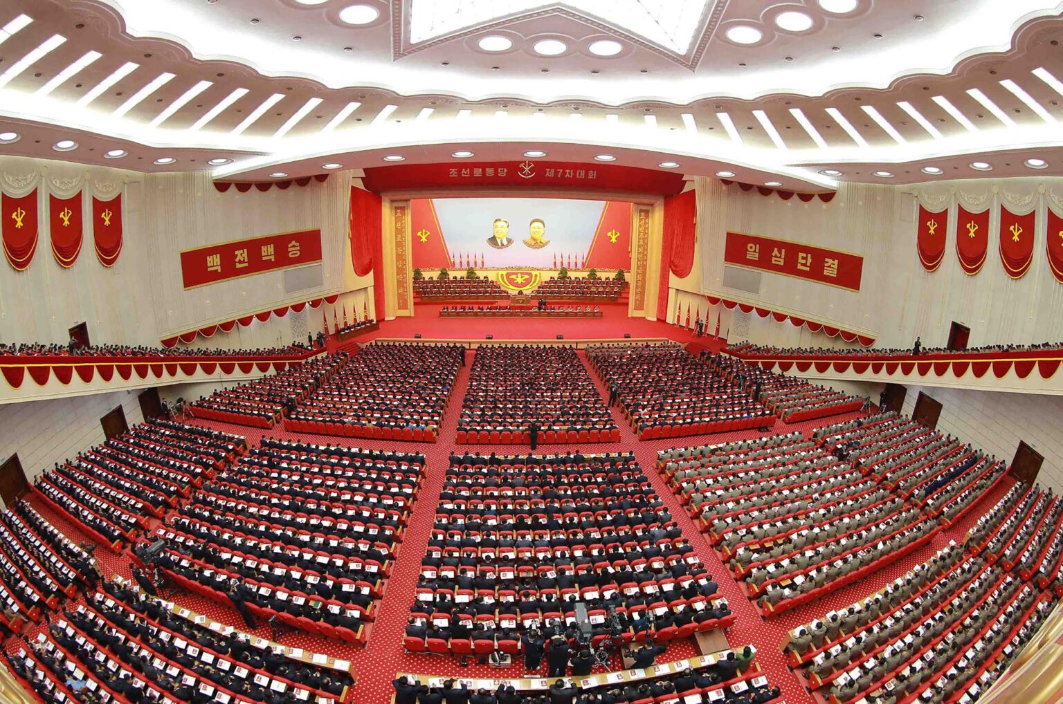 Kim Jong-un reconduit à la tête du parti nord-coréen, Pyongyang célèbre son expansion nucléaire (AP)