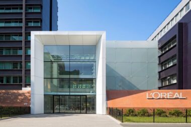 La taxe “exceptionnelle” plombe le bénéfice de L’Oréal malgré une année d’investissements record