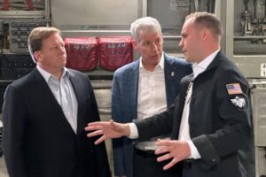 L’armée américaine transporte par avion un micro-réacteur nucléaire, Trump accélère sur le nucléaire (AP)